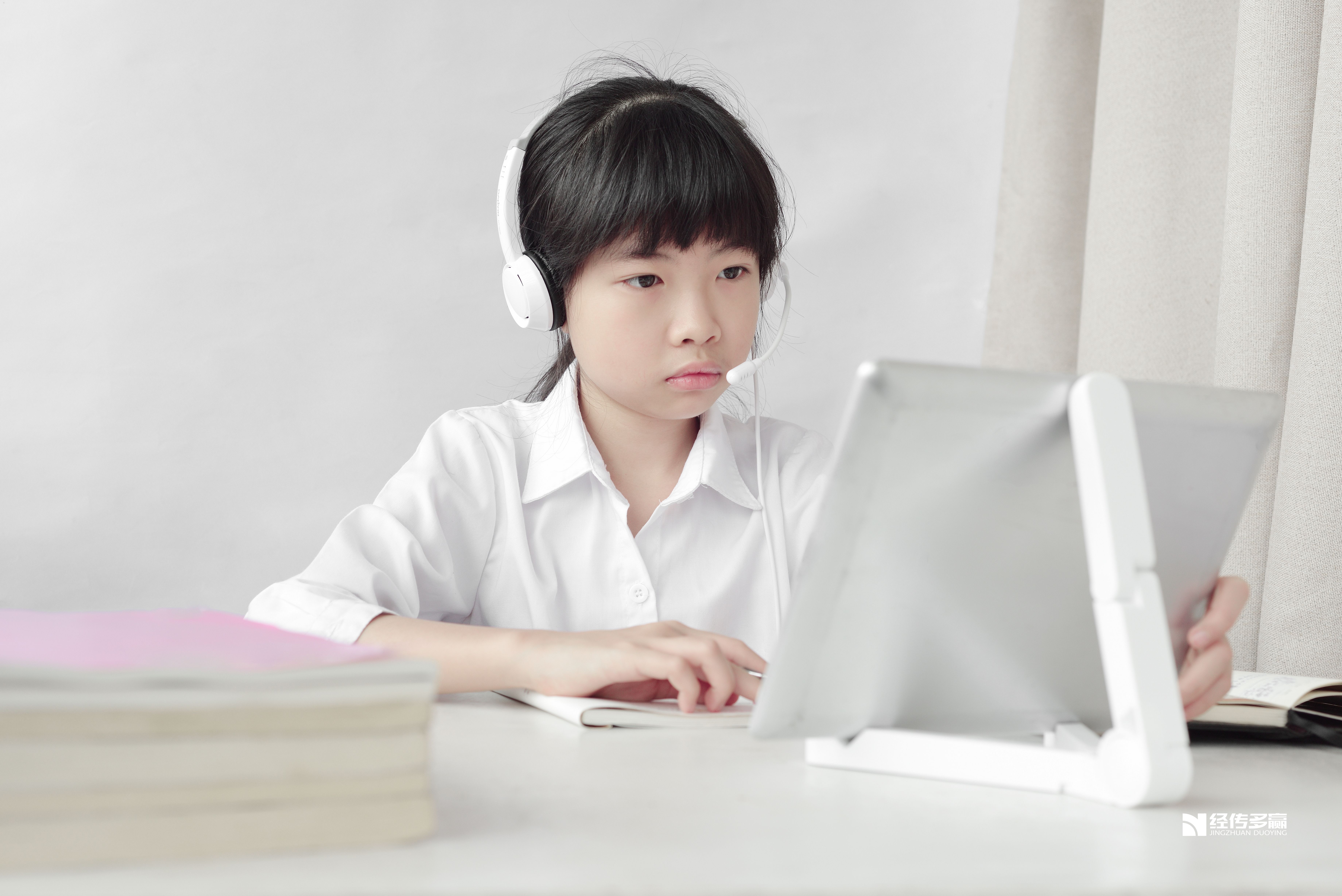 收评：创业板指探底回升微跌0.02% 海南自贸概念股全线上涨