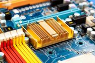 经传头条丨美股利空突袭,科技股普跌;存储短缺或持续加剧