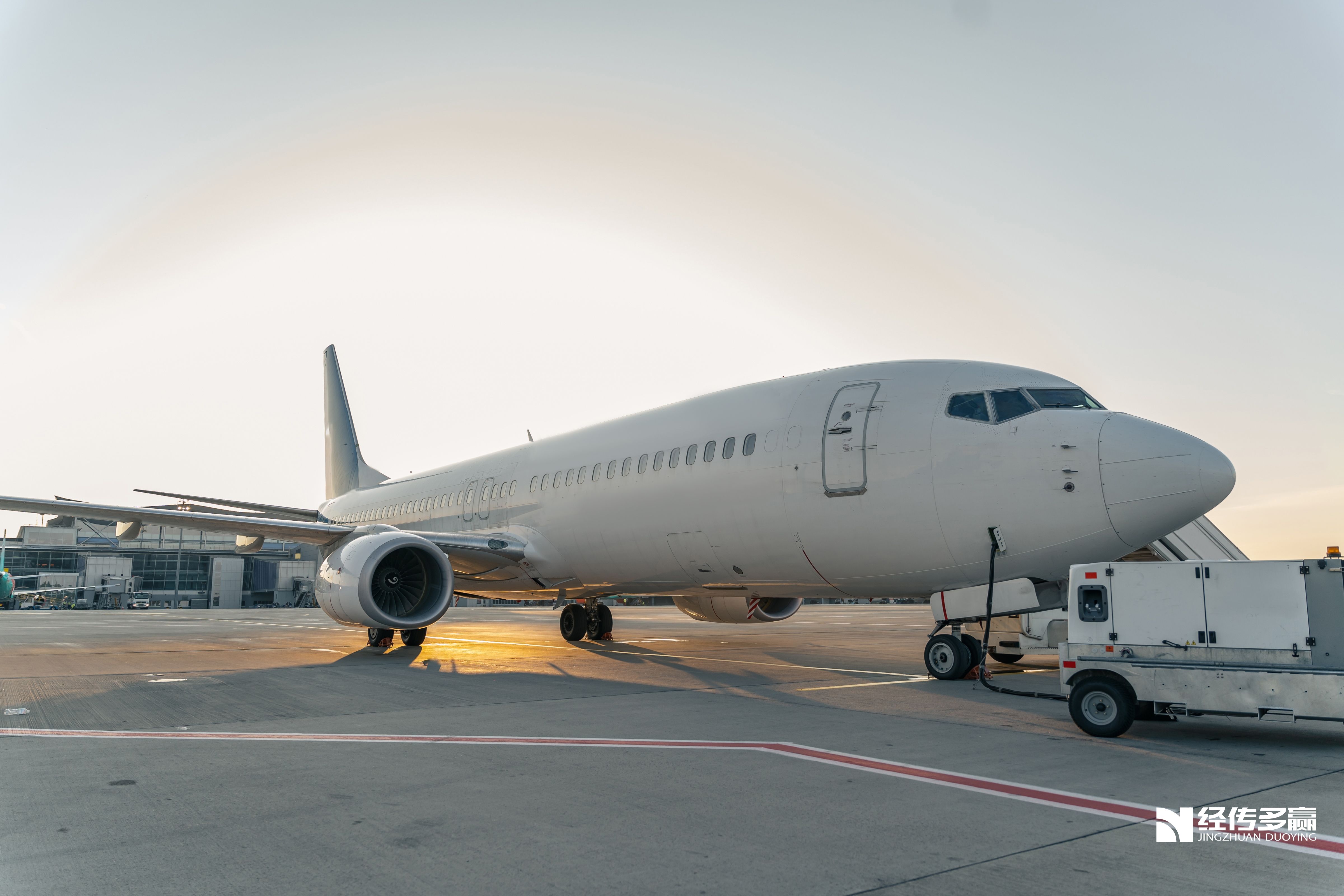 收评：创业板指冲高回落跌0.7% 贵金属、电网设备板块集体走强