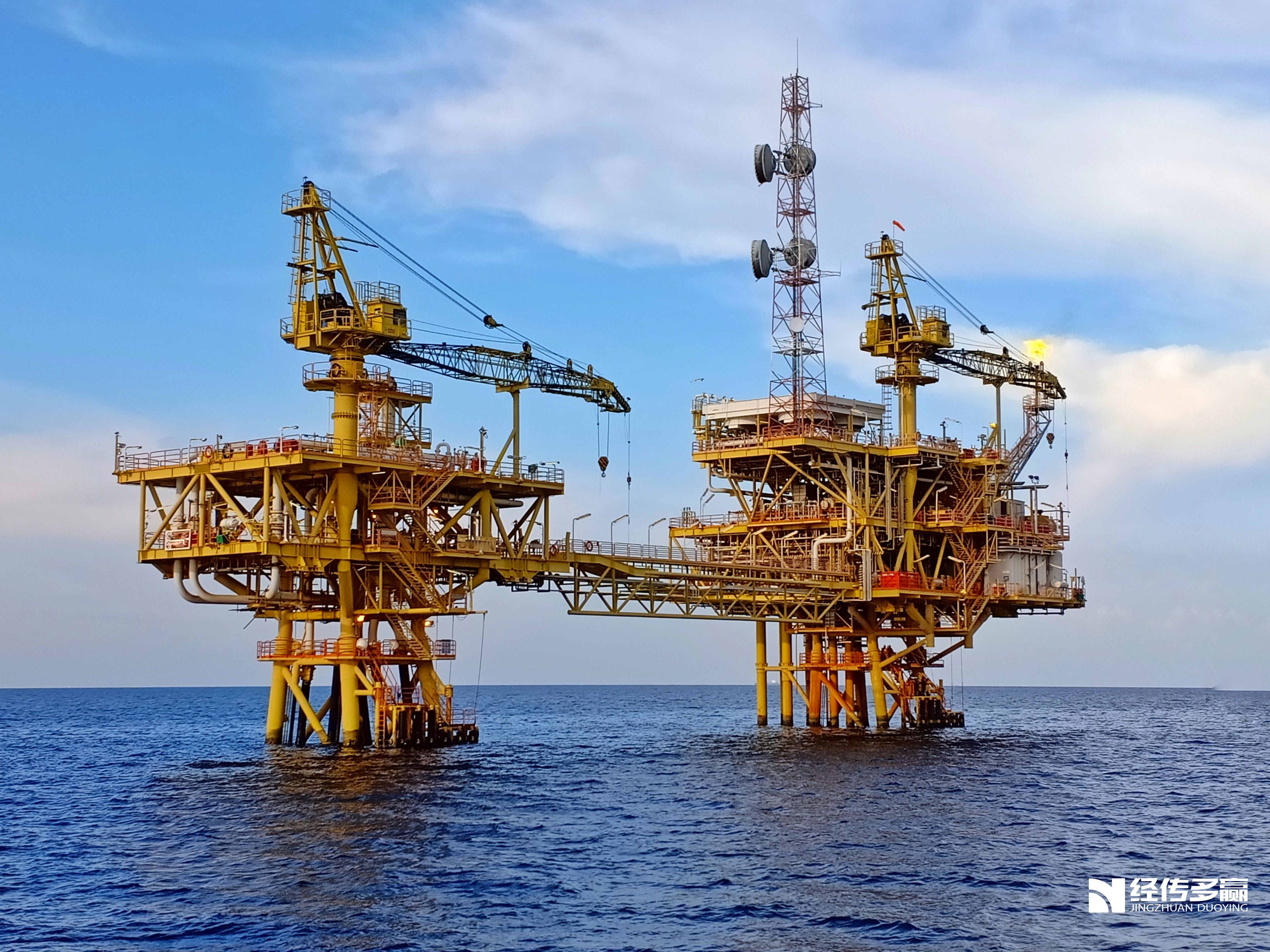 收评：创业板指低开低走跌超2% 全市场超4300只个股下挫